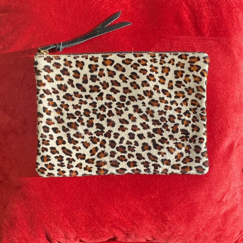 Oliveve “Queenie” Clutch in Leopard